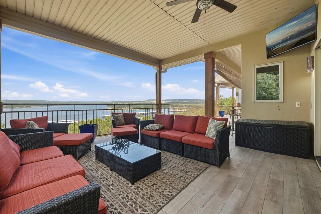 Photo of 6103 Lakeshore Drive