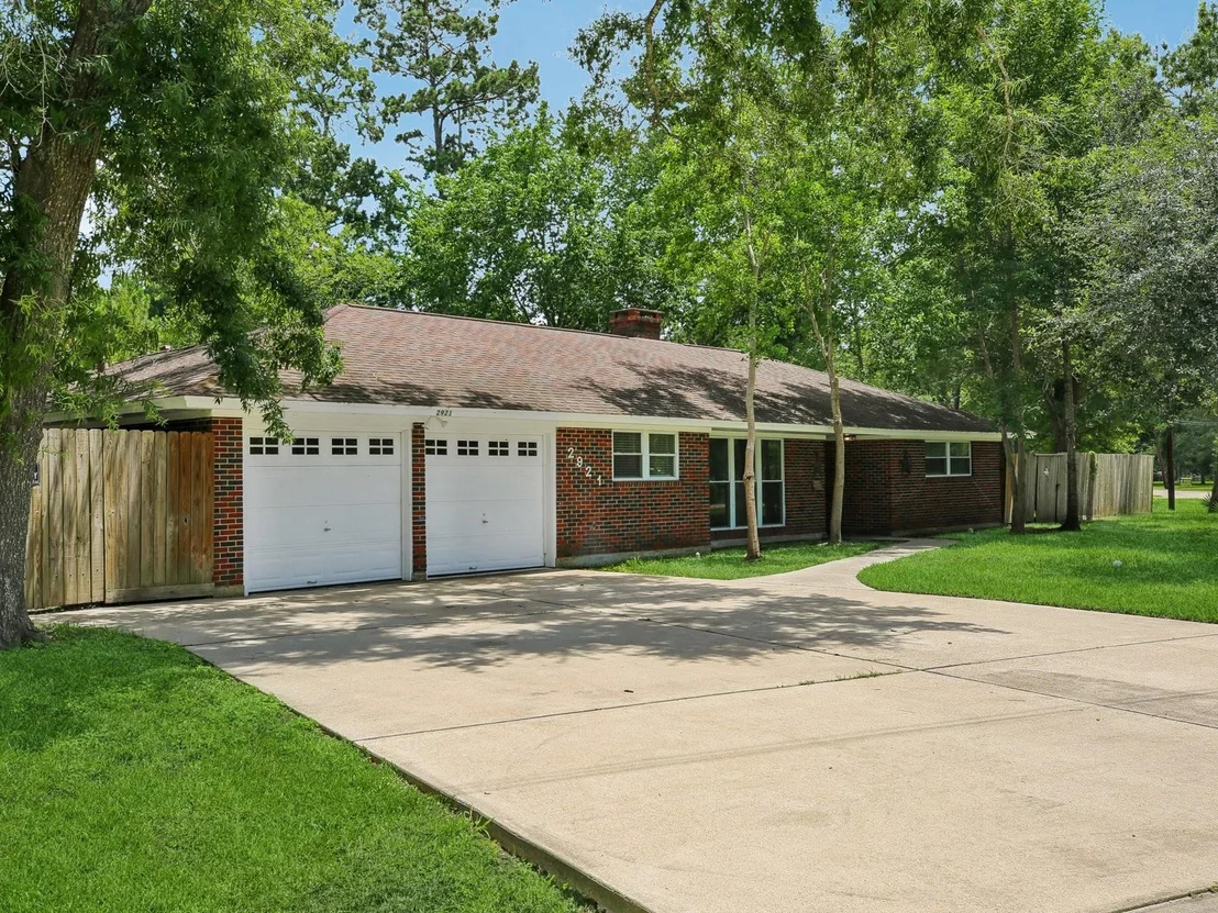 Photo of 2921 Oak Drive