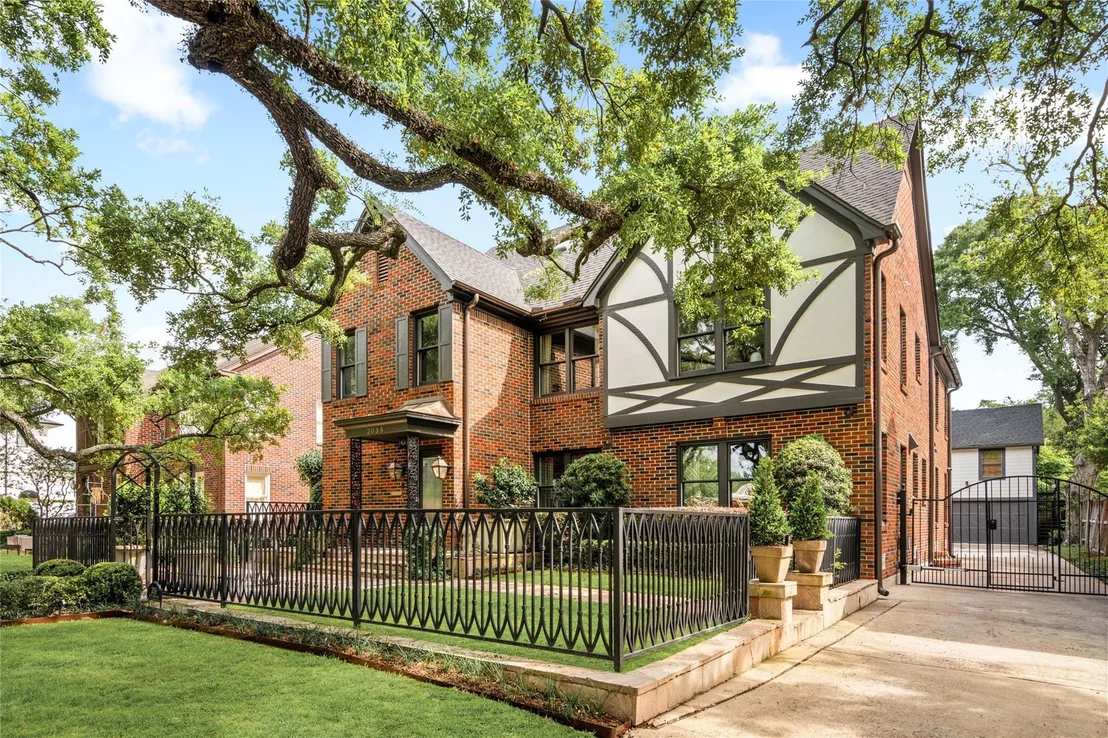 Photo of 2035 South Boulevard