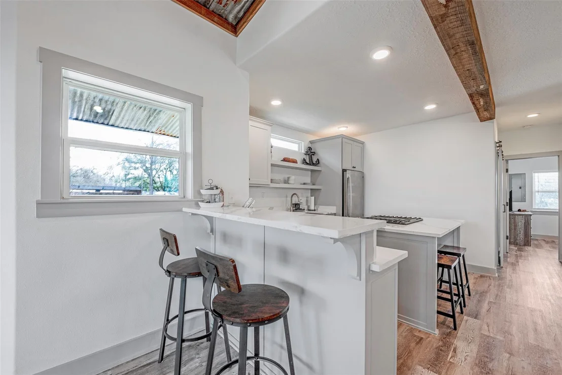 Photo of 574 River Oaks Drive