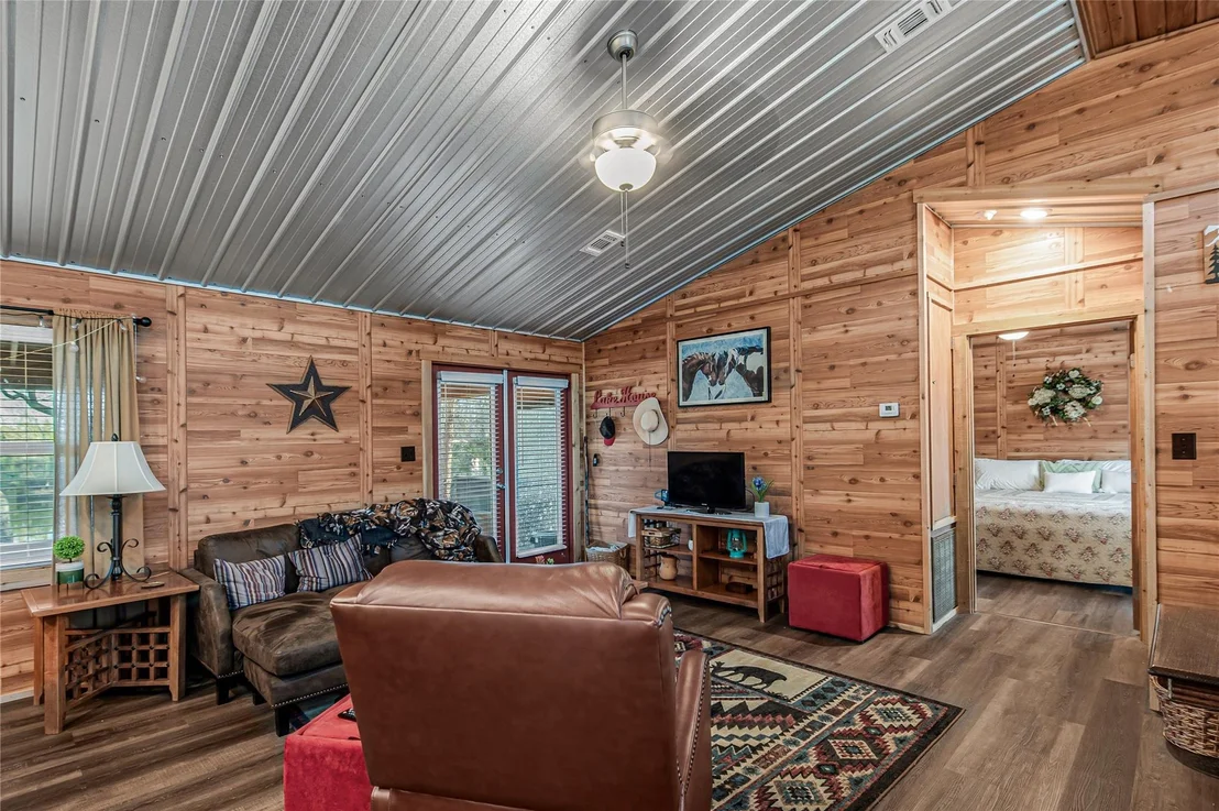 Photo of 515 Lakeview Lane
