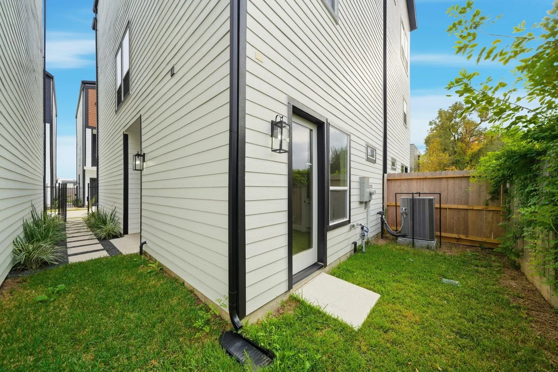 Photo of Unit E at 4013 Griggs Road