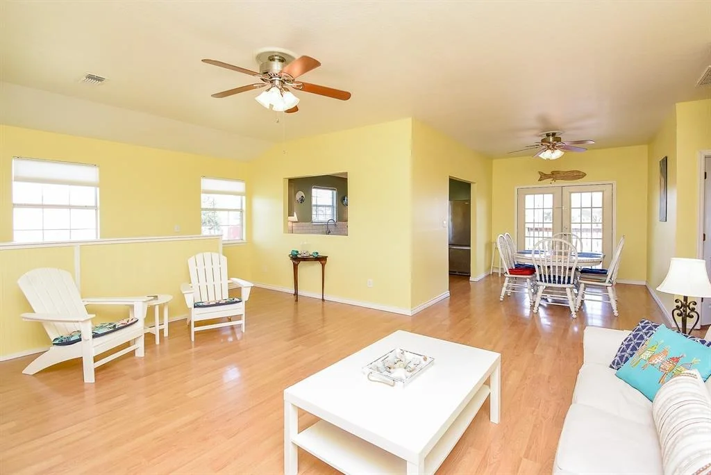 Photo of 1039 Bayview Drive