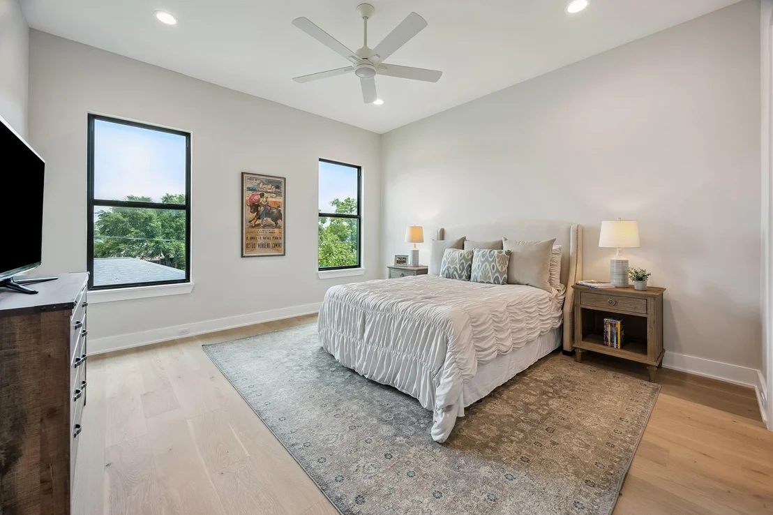 Photo of 2214 Chantilly Lane