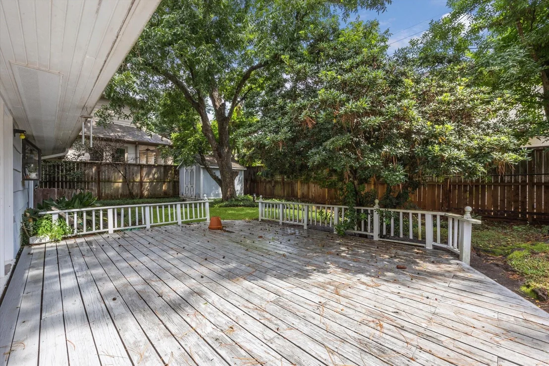 Photo of 5211 Maple Street