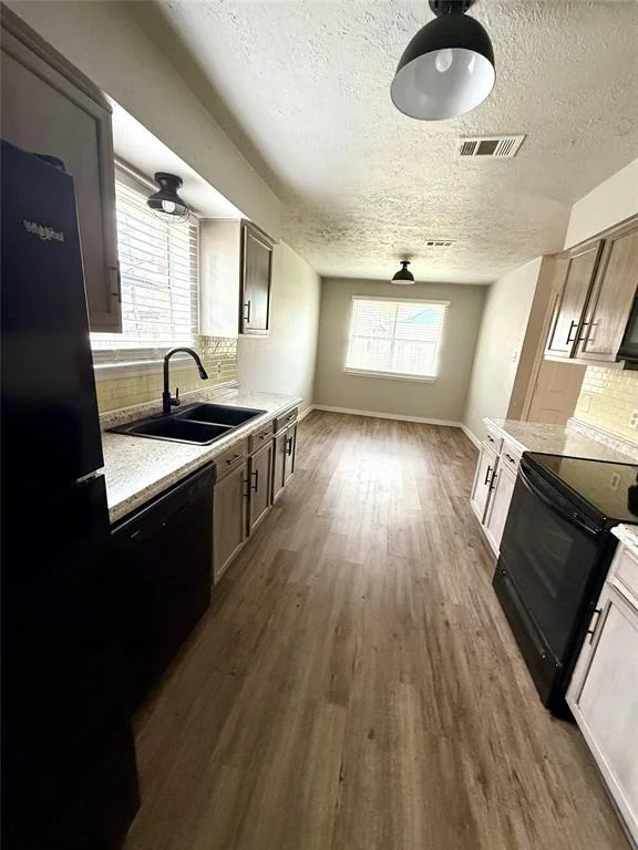 Photo of 4003 Hunnington Drive