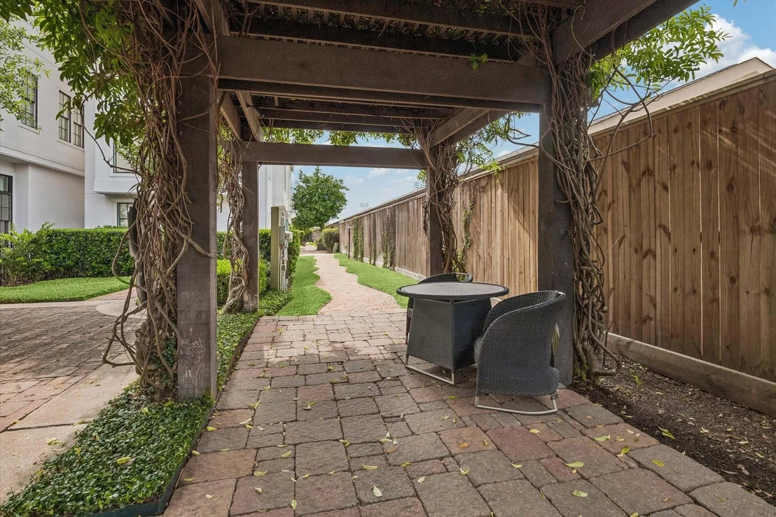 Photo of 6015 Post Oak Green Lane