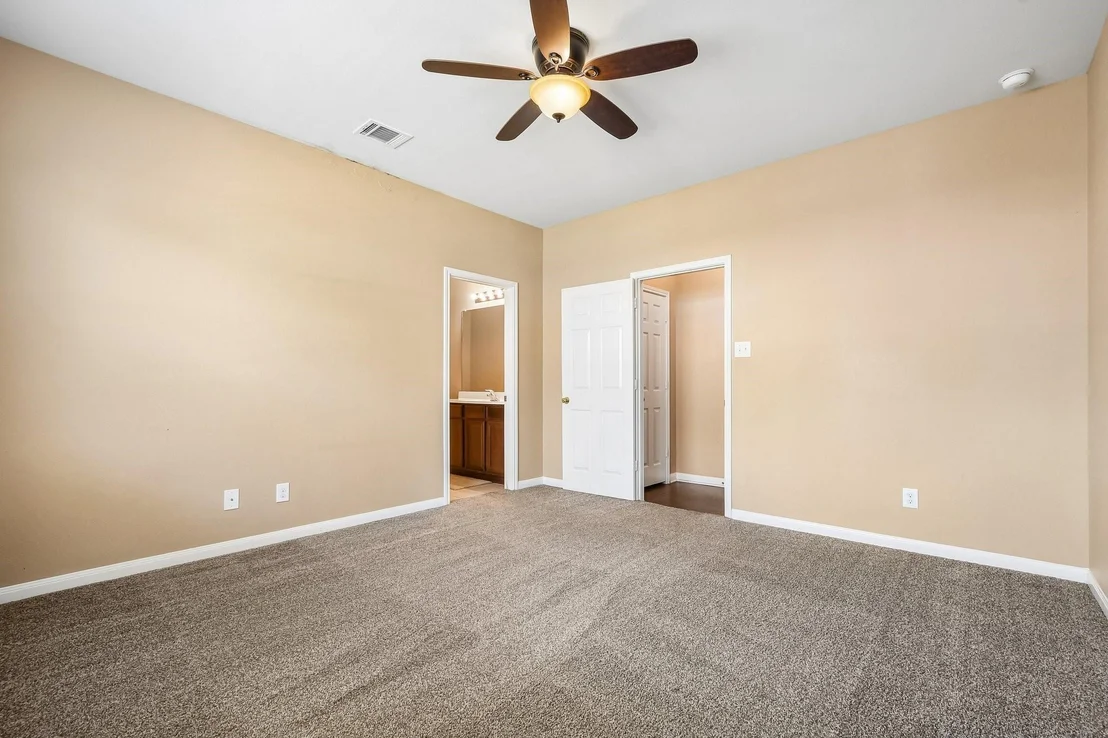 Photo of 128 Robertson Lane