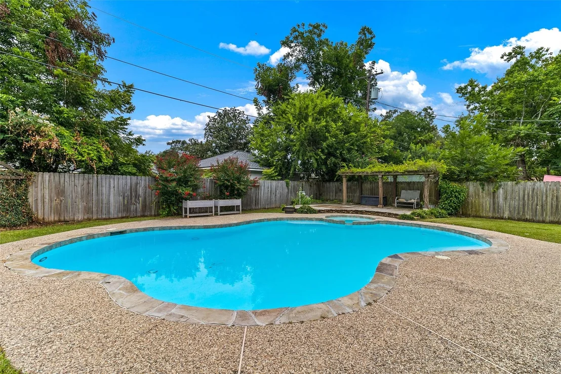 Photo of 1413 Lawn Drive