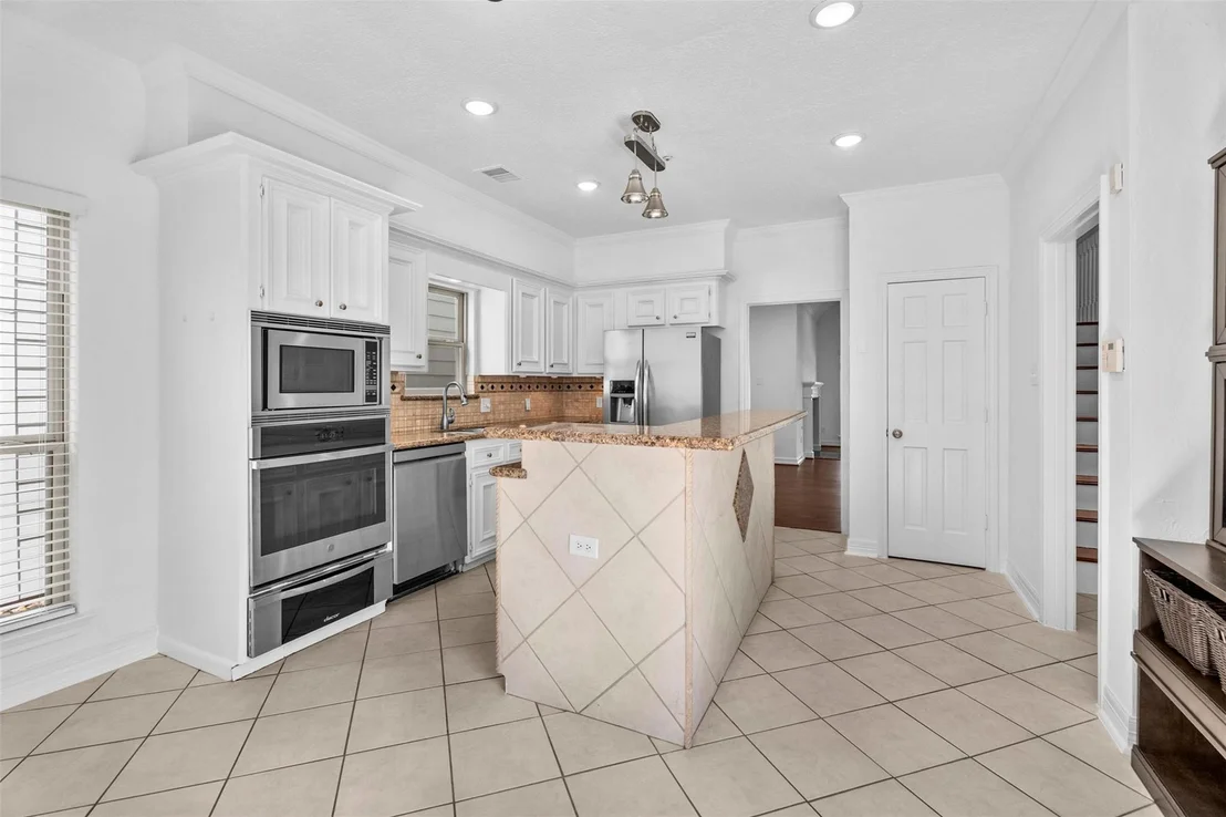 Photo of 7635 Ameswood Road