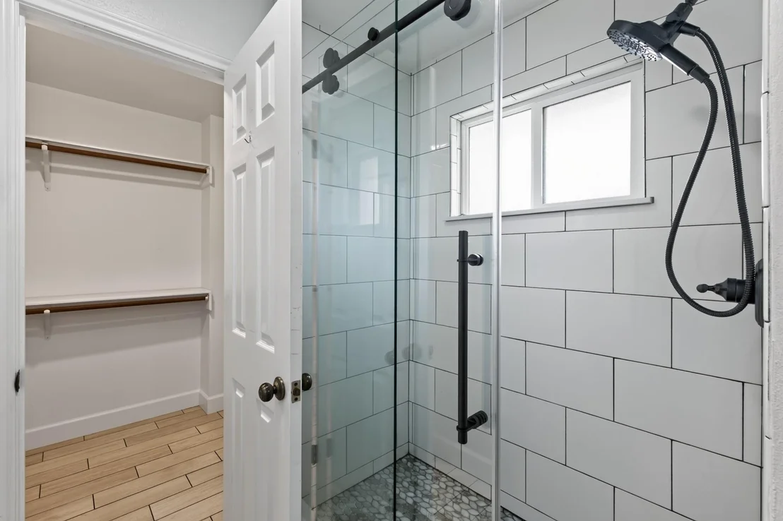 Photo of 18115 Longcliffe Drive