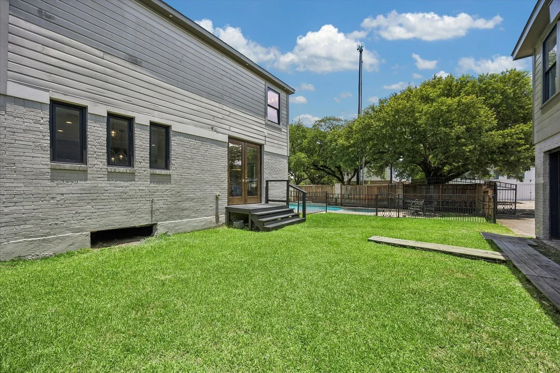 Photo of 4344 Clay Street