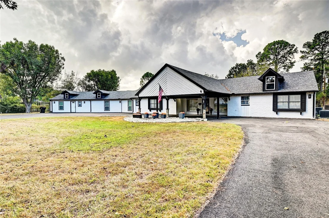 Photo of 6 Oak Hollow Circle