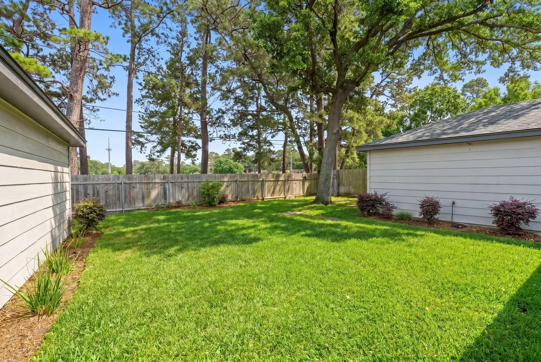 Photo of 842 W Forest Drive