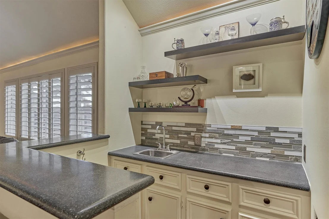 Photo of 147 Sunnyvale W