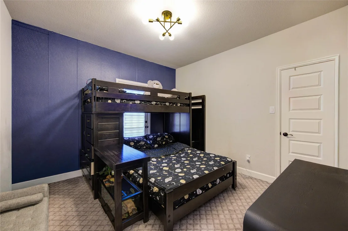 Photo of 1815 Longcroft Lane