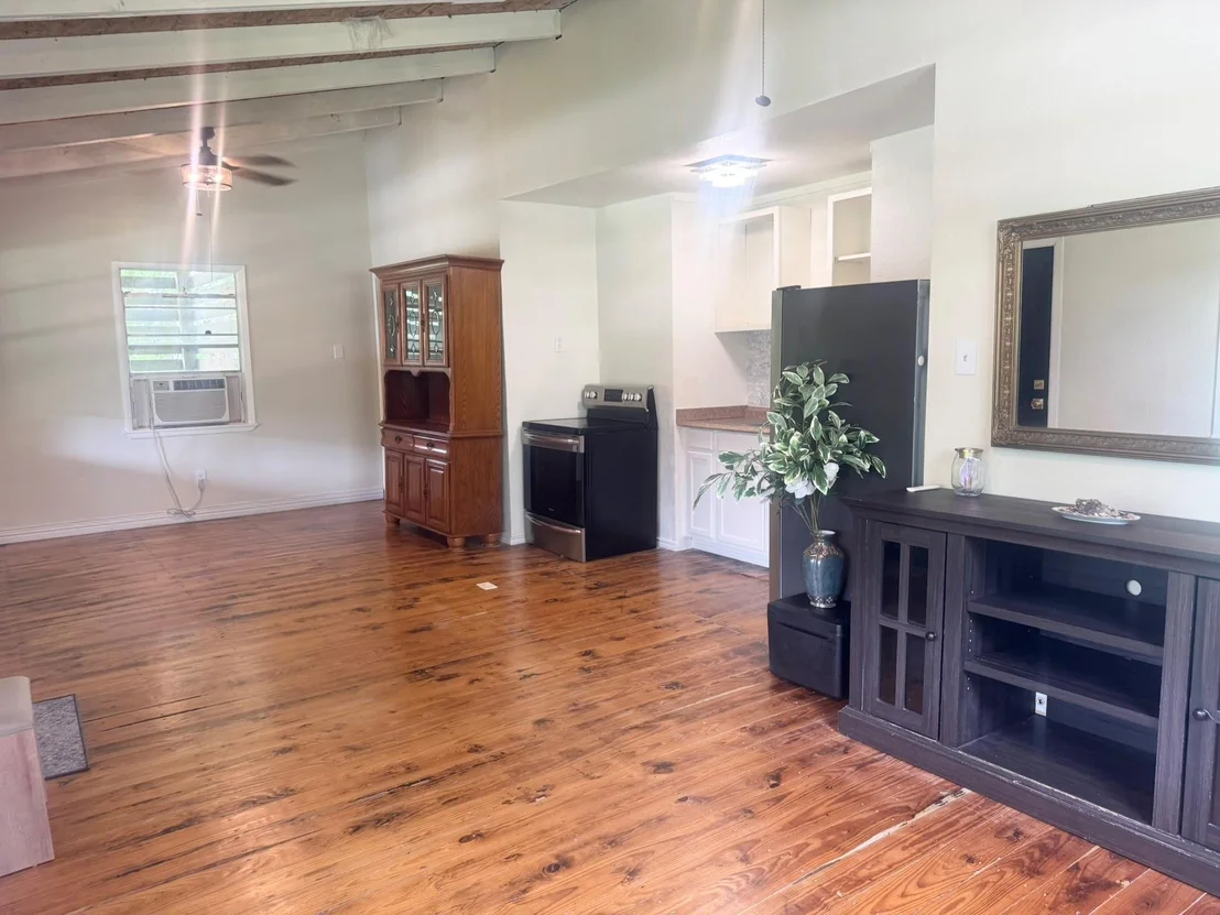 Photo of 788 Riverside Drive