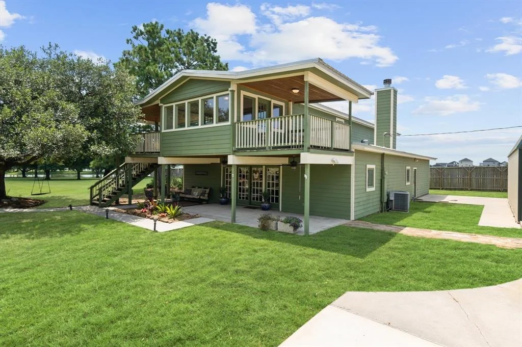 Photo of 11008 Hillside Drive
