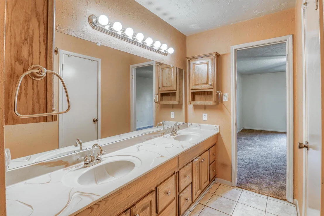 Photo of 534 Belwin Drive