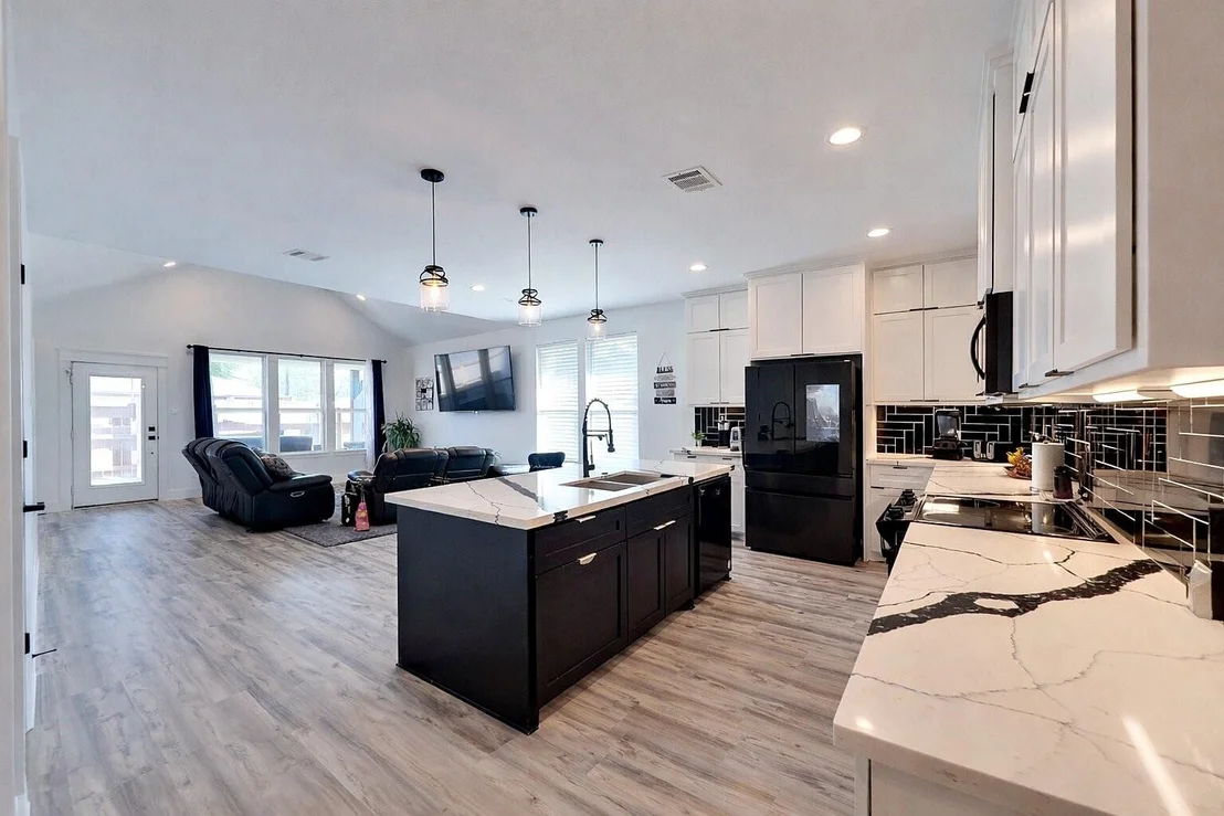 Photo of 1118 N Shepherd Drive