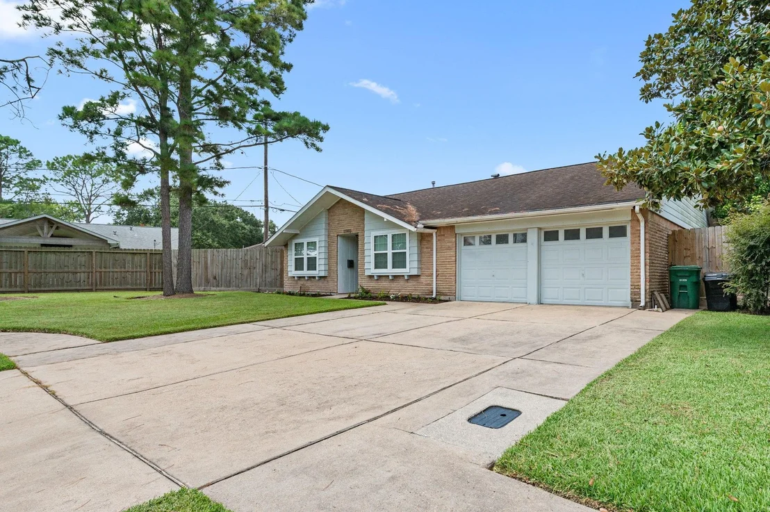 Photo of 11910 Mullins Drive