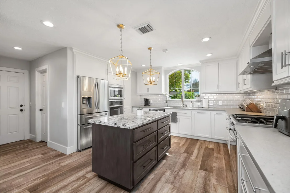 Photo of 11706 Edgewater Court