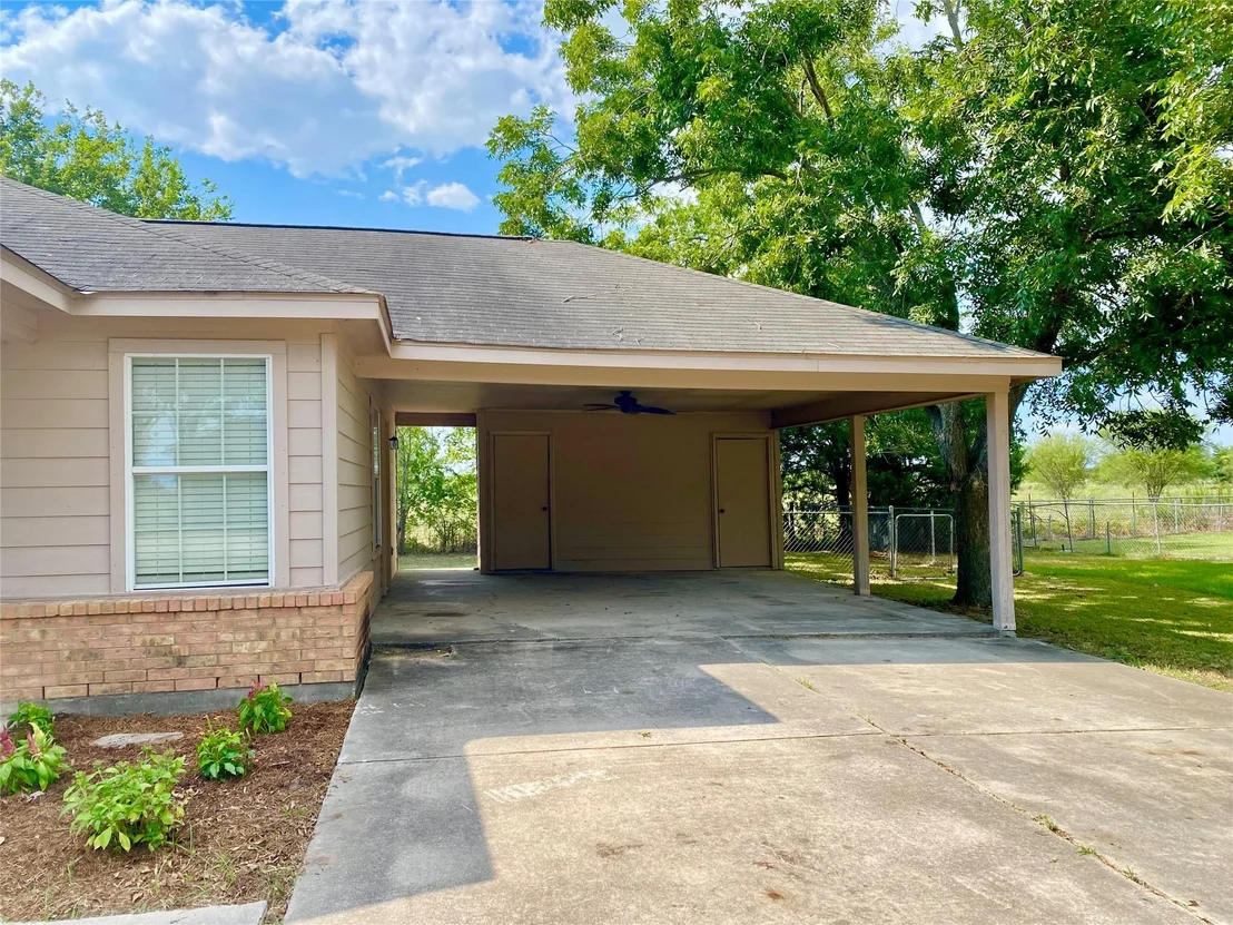 Photo of 715 Lakeview Drive