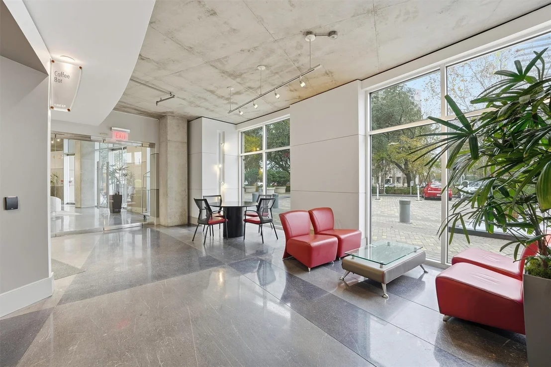 Photo of Unit 4113 at 1901 Post Oak Boulevard