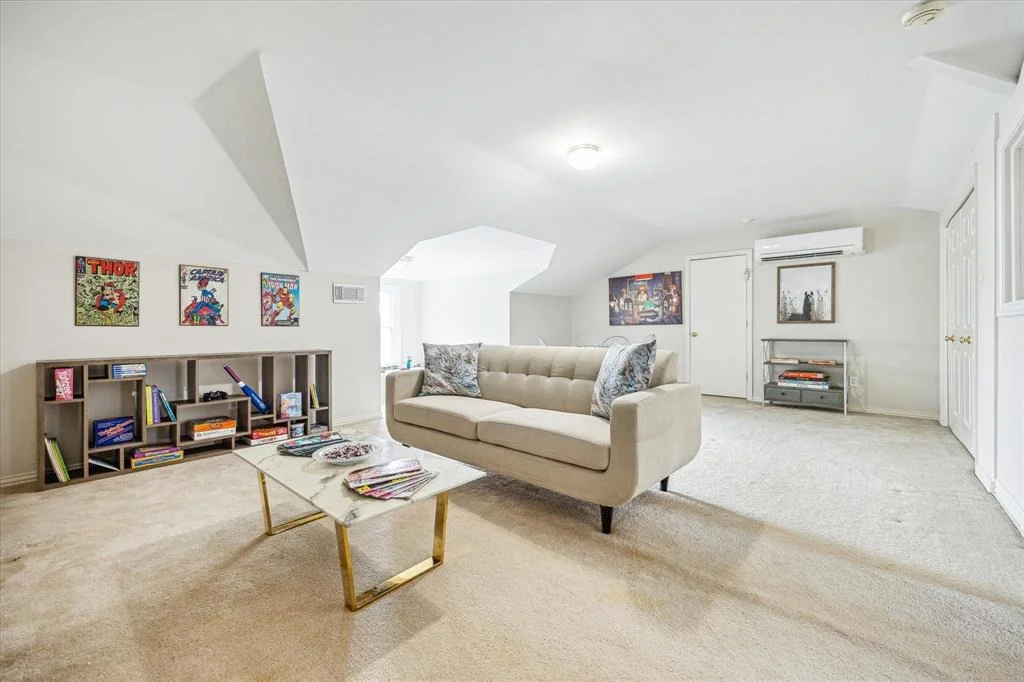 Photo of 6105 Annapolis Street