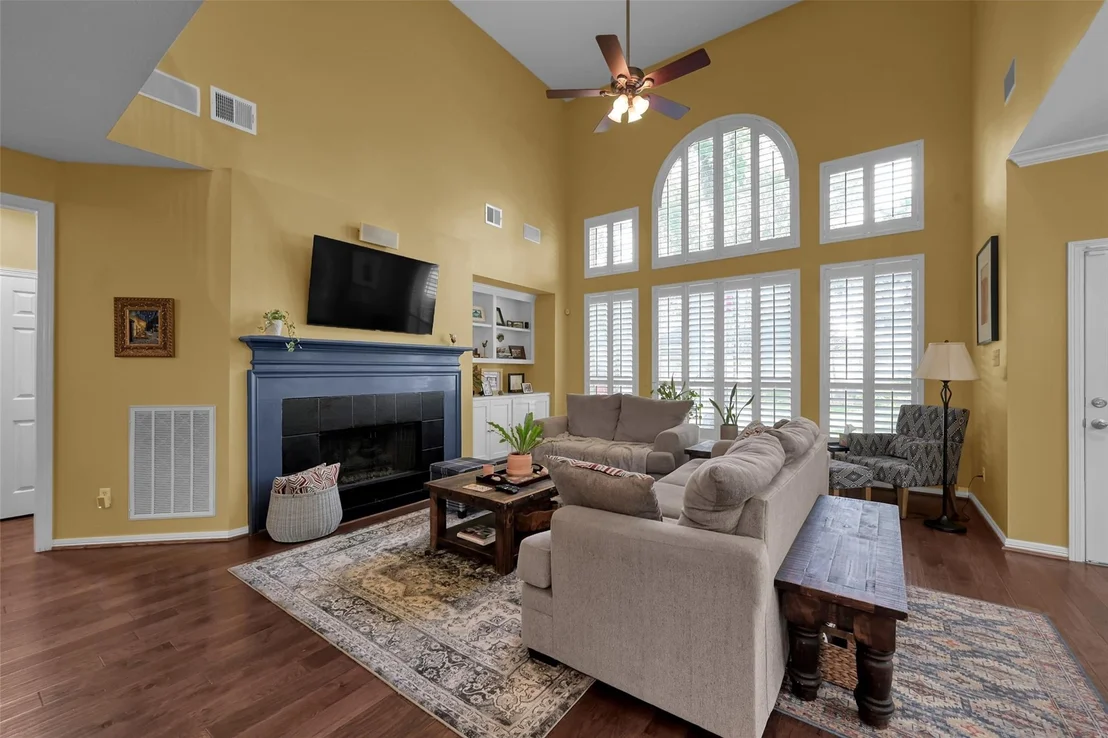 Photo of 143 S Goldenvine Circle