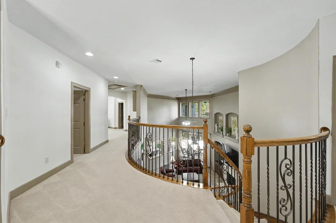 Photo of 90 Player Oaks Place