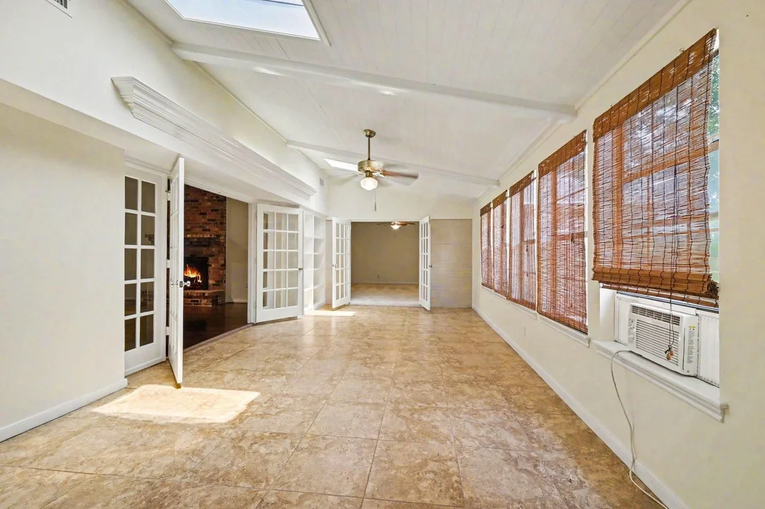 Photo of 26222 Oakhurst Drive