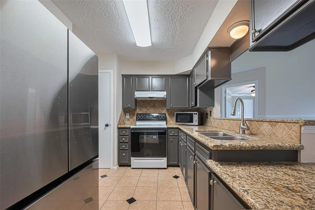 Photo of 17210 Glenoaks Drive