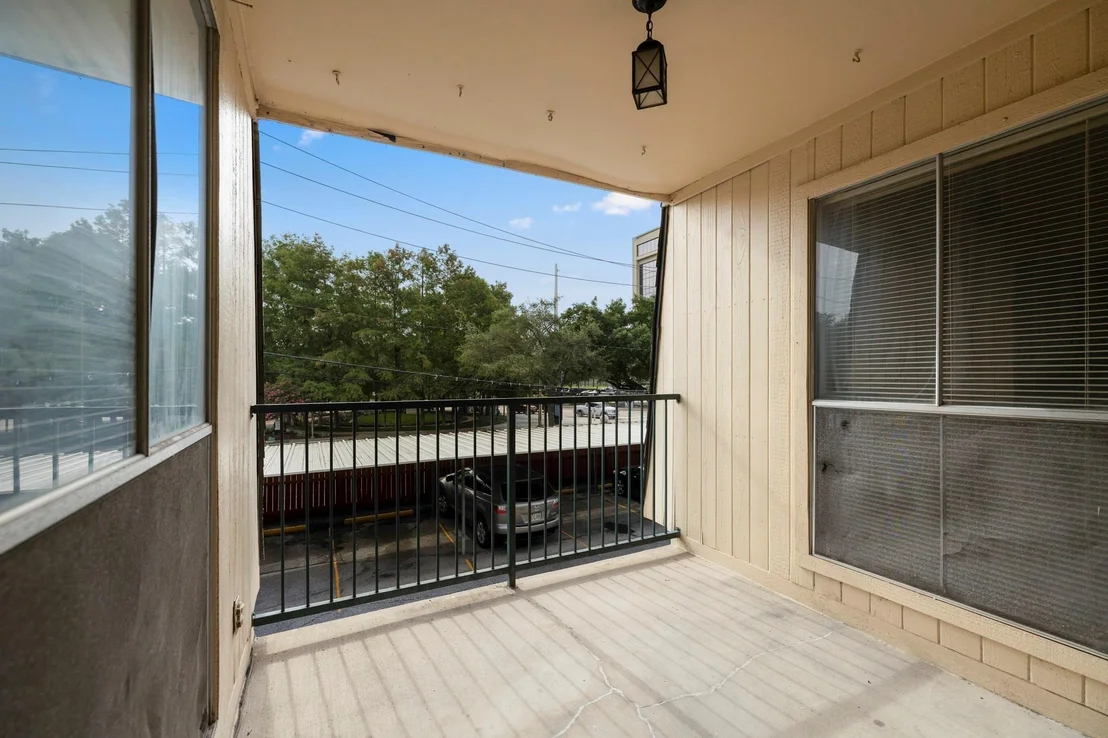 Photo of Unit 75 at 800 Post Oak Boulevard