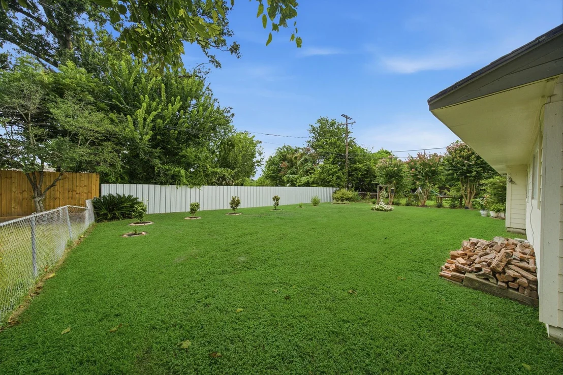 Photo of 1845 Westcrest Drive