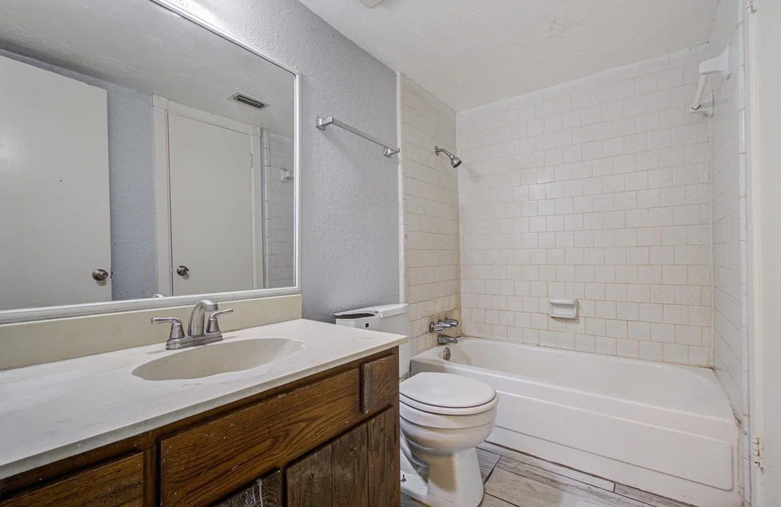 Photo of Unit C at 5710 Easthampton Drive