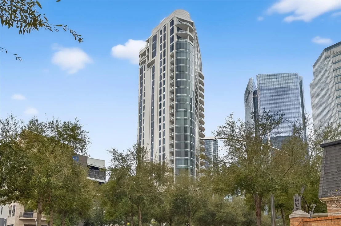 Photo of Unit 2003 at 1409 Post Oak Boulevard
