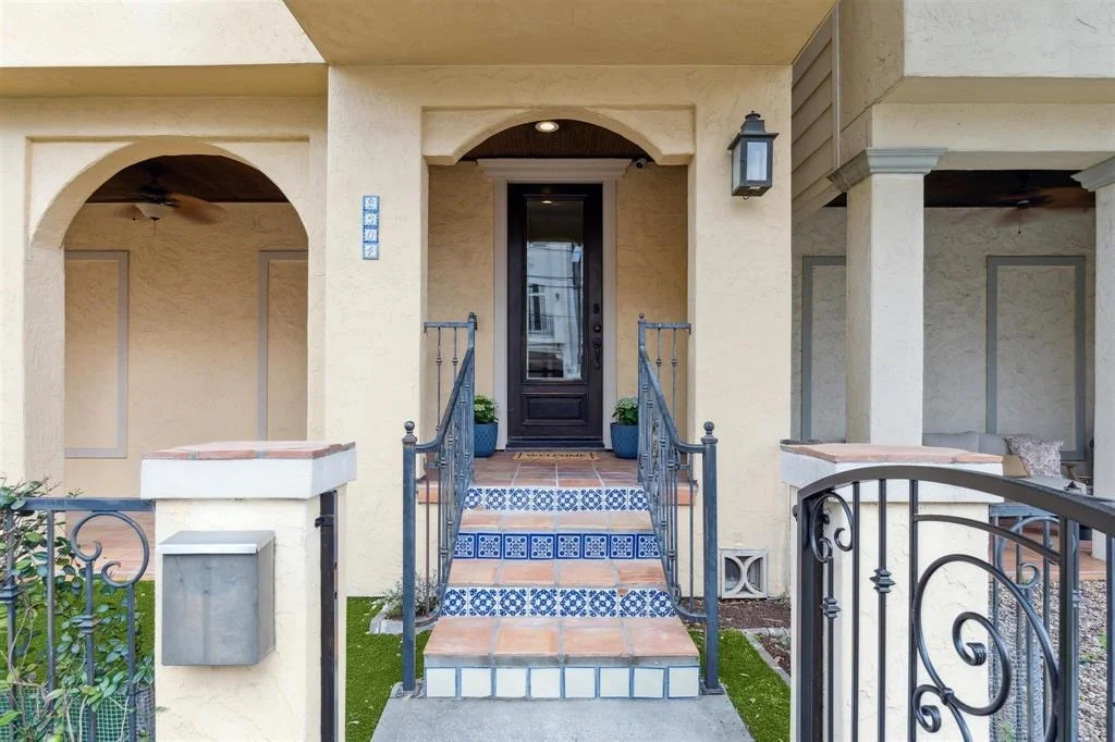 Photo of 2304 Couch Street