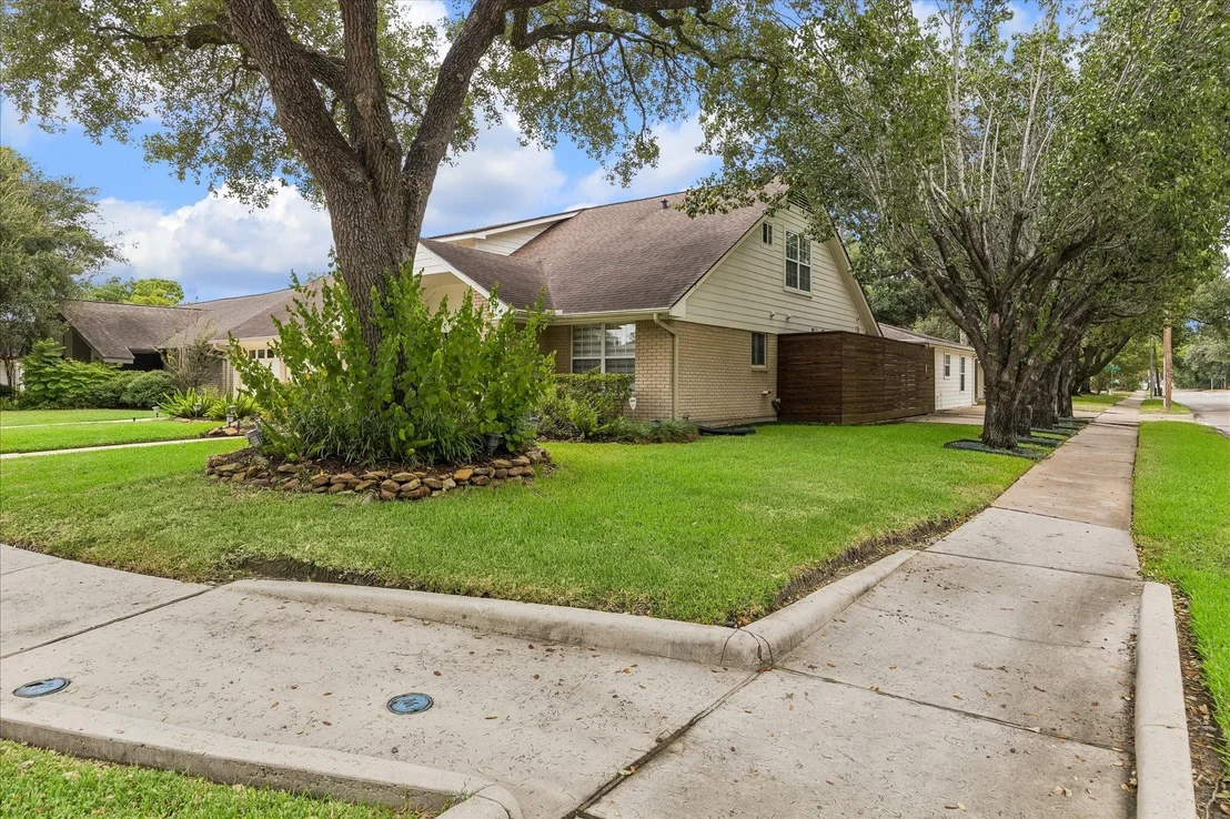 Photo of 5402 Valkeith Drive