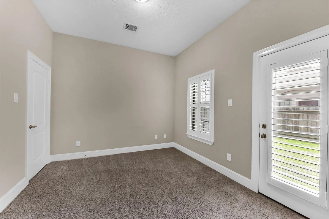 Photo of 905 Garden Oaks Trace