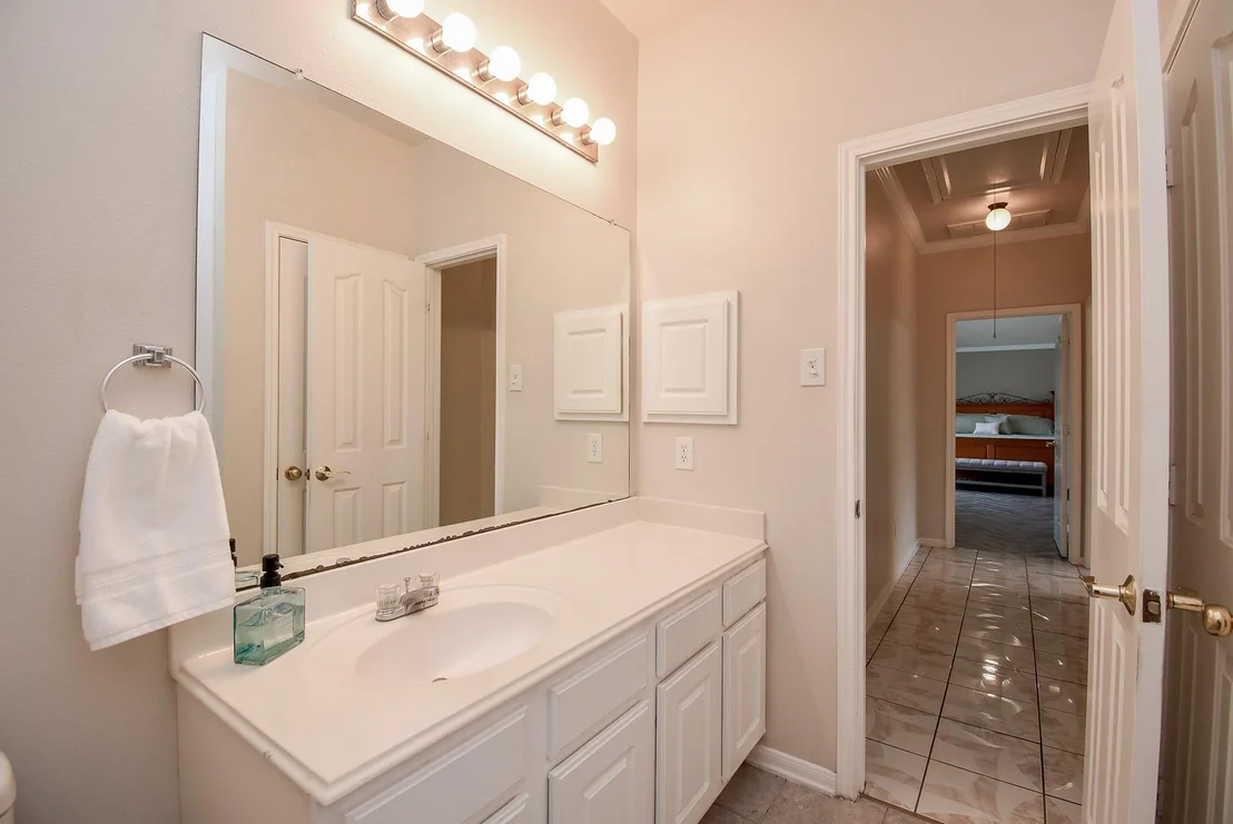 Photo of 7915 Fall Hollow Drive
