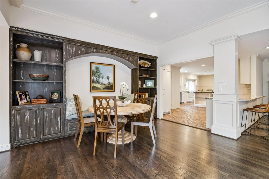 Photo of 6143 Chevy Chase Drive