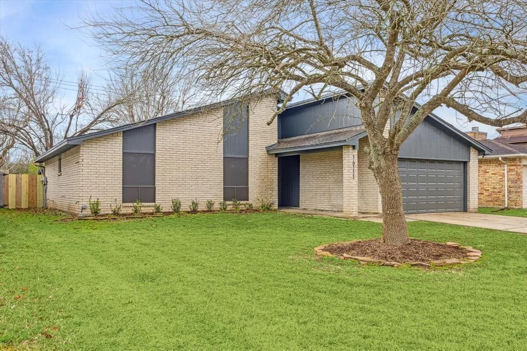Photo of 16111 Windom Drive