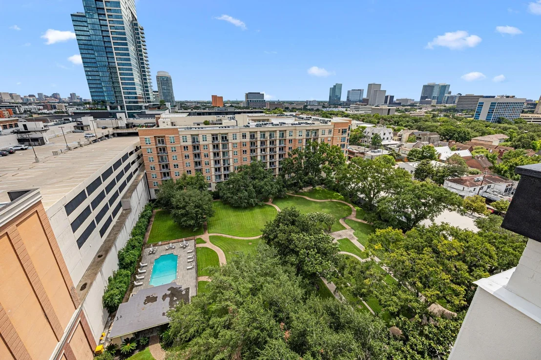Photo of Unit PHE at 2701 Westheimer Road
