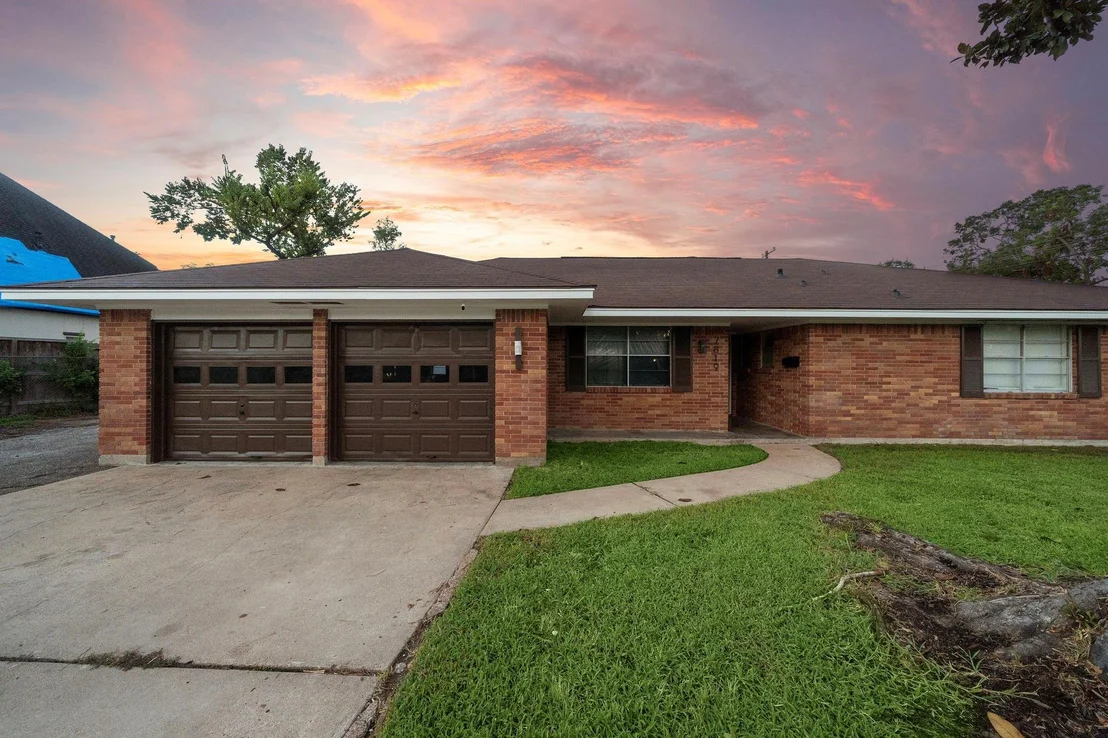 Photo of 7819 Edgeway Drive