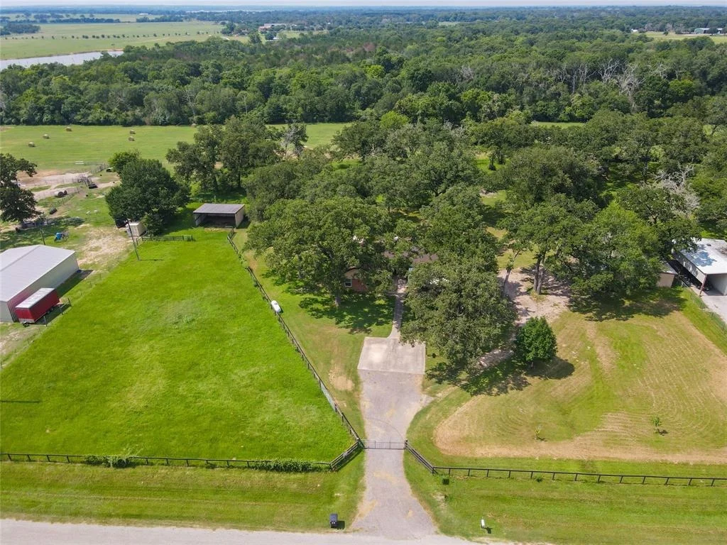Photo of 44750 Cary Lane