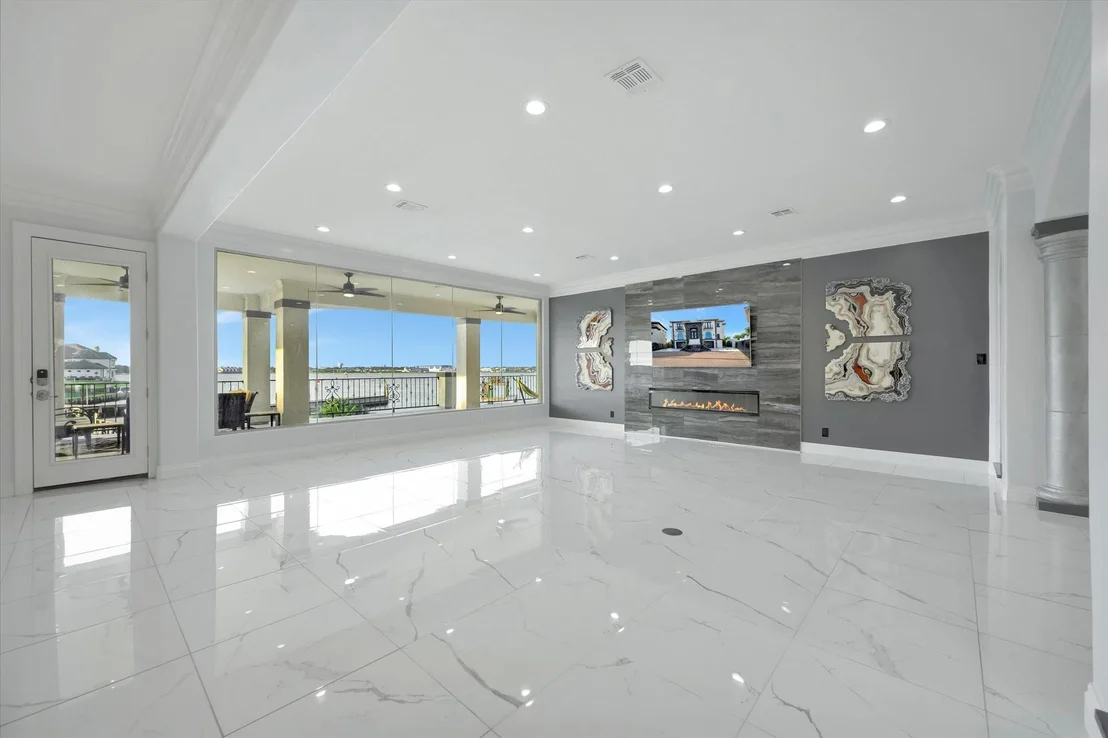 Photo of 2240 Marina Way