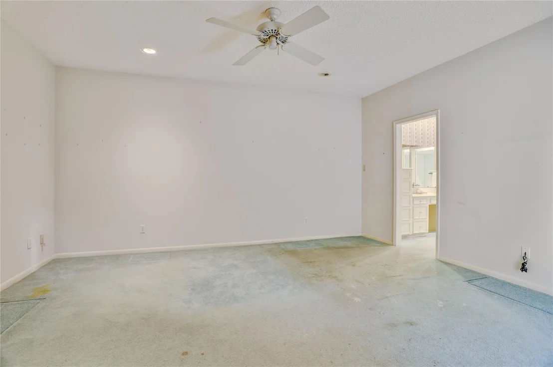 Photo of 44 Crestwood Circle