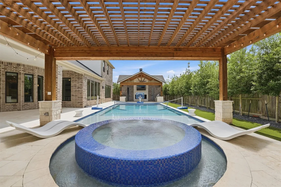 Photo of 4715 Lake Crest Drive