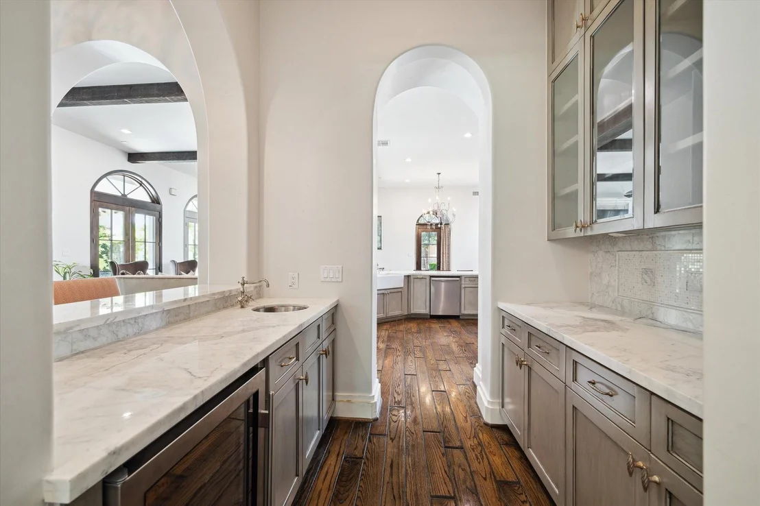 Photo of 5556 Lynbrook Drive